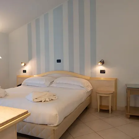 London 3* Viareggio